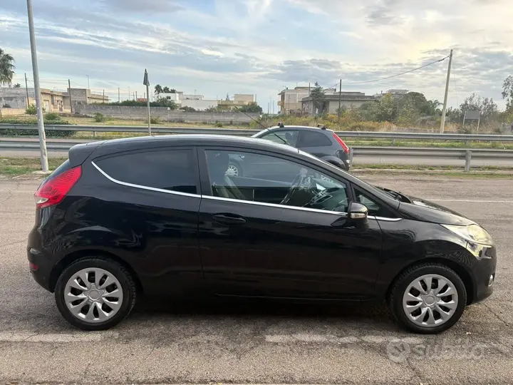 Ford Fiesta 2010 photo 4