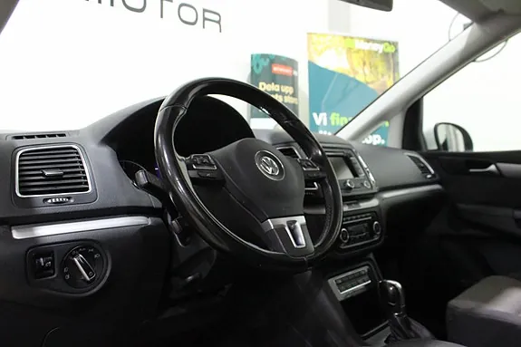 Volkswagen Sharan 2012 photo 2