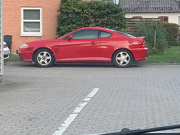 Hyundai Coupe 2002 photo 2