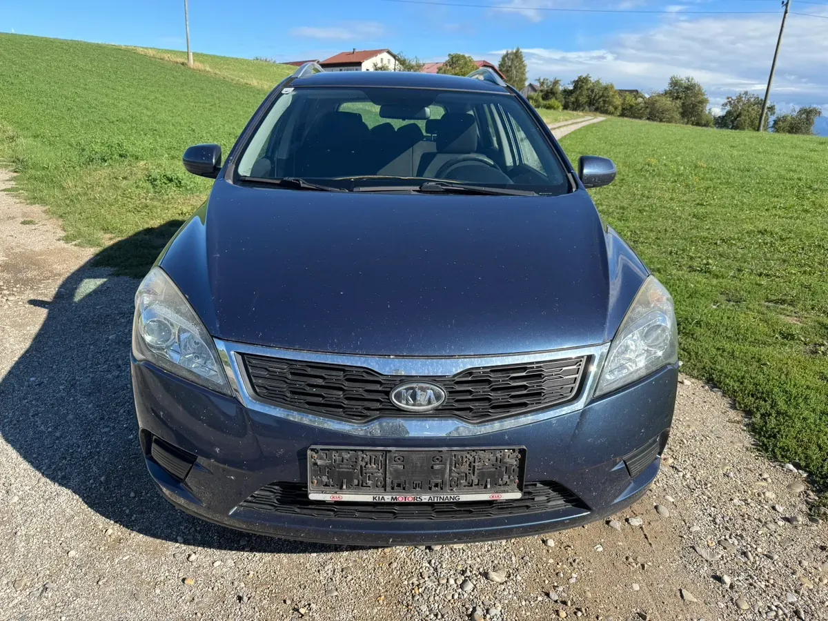 Kia Ceed 2010 photo 2