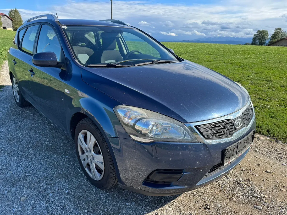 Kia Ceed 2010 photo 3