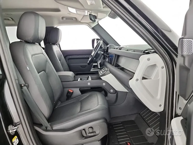 Land Rover Defender 2022 photo 3