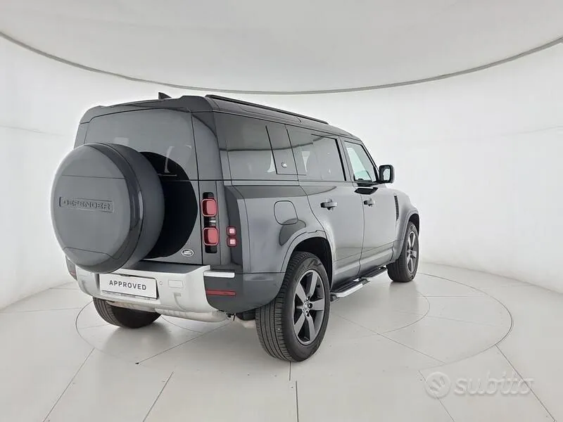 Land Rover Defender 2022 photo 2