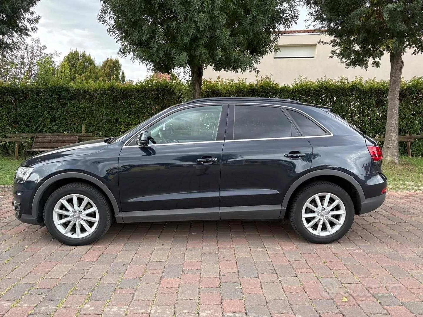 Audi Q3 2012 photo 2