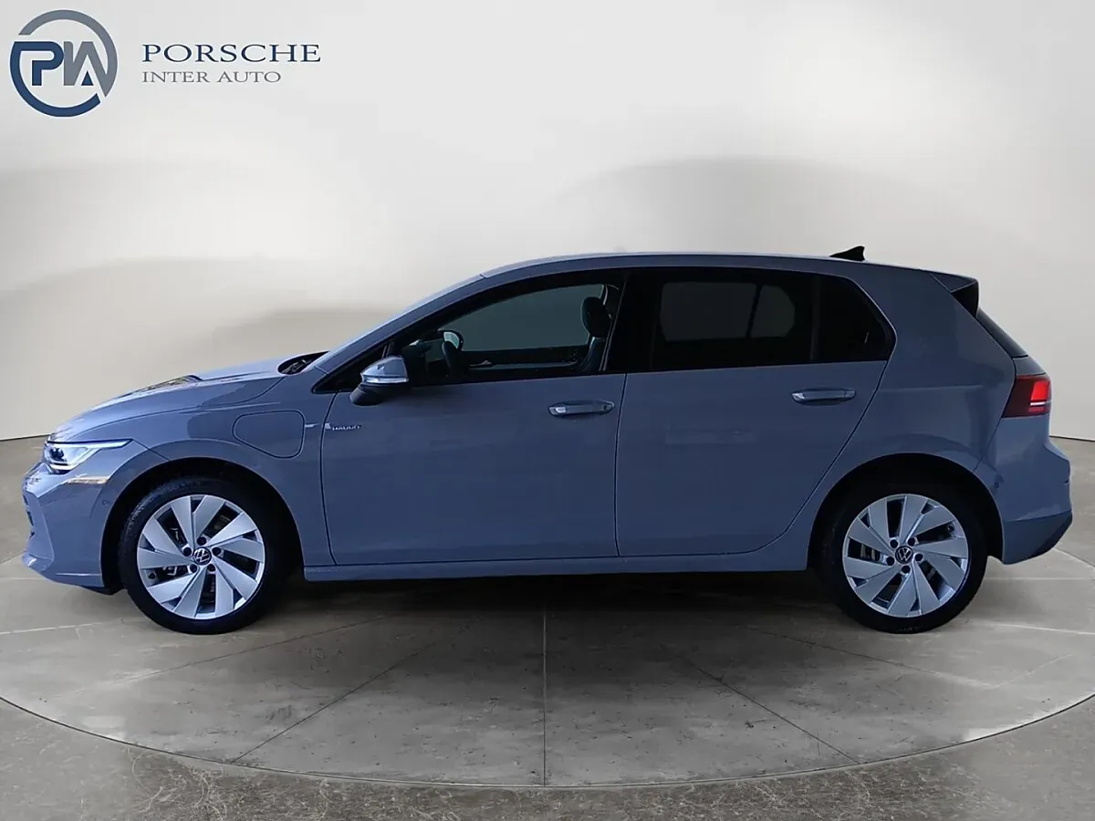 Volkswagen Golf 2026 photo 2