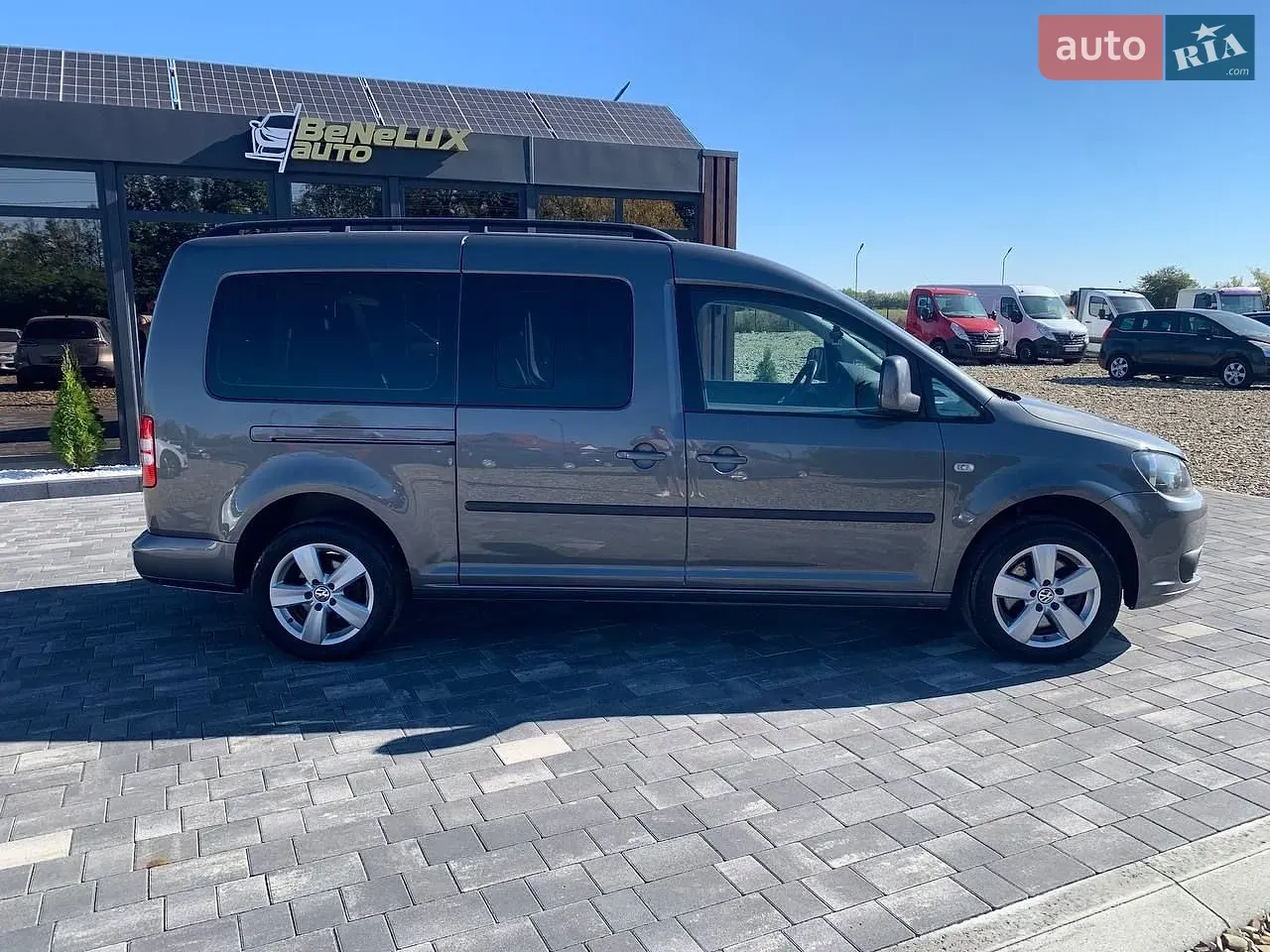 Volkswagen Caddy 2011 photo 2