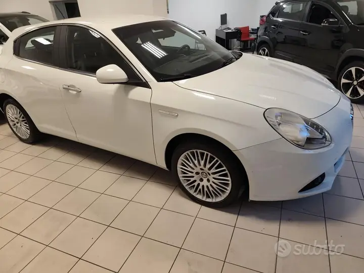 Alfa Romeo Giulietta 2012 photo 3