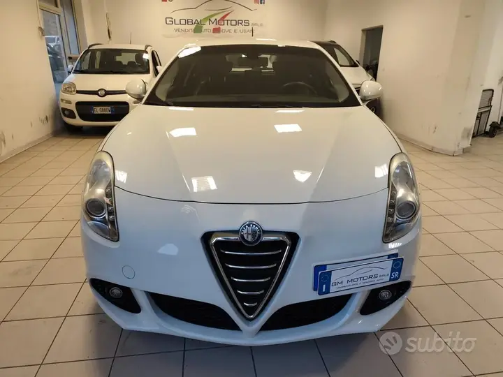Alfa Romeo Giulietta 2012 photo 2