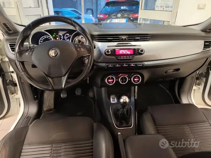 Alfa Romeo Giulietta 2012 photo 4