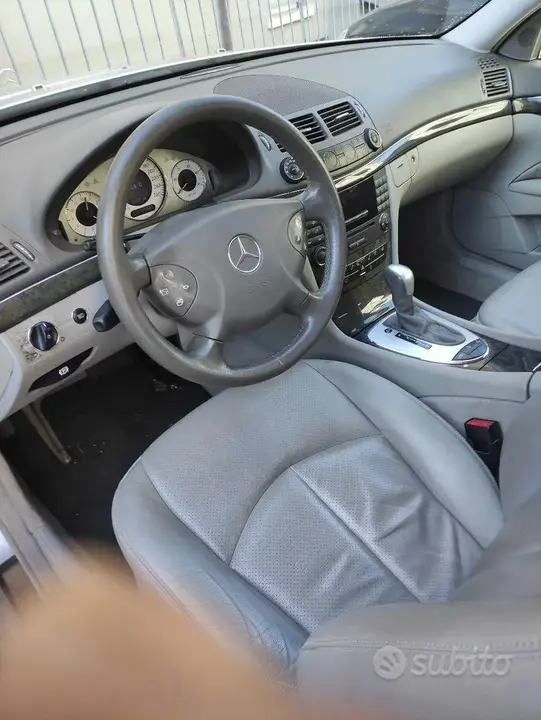 Mercedes-Benz E 280 2005 photo 2