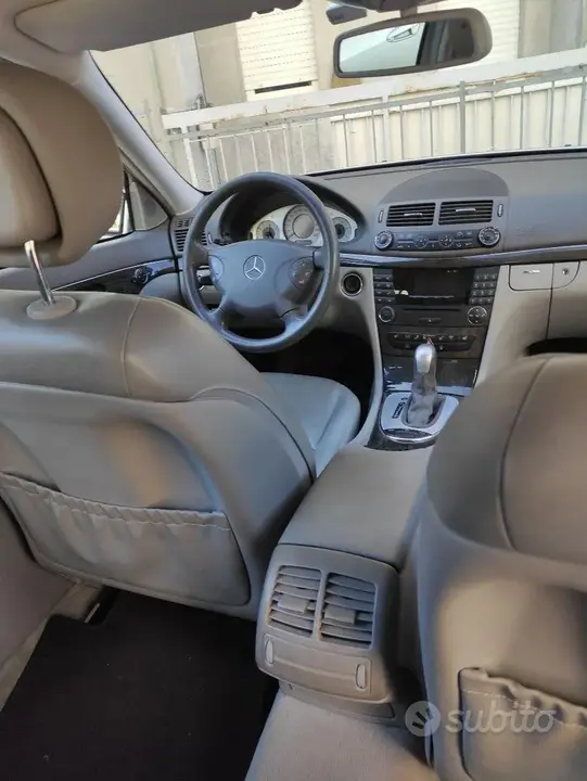 Mercedes-Benz E 280 2005 photo 3