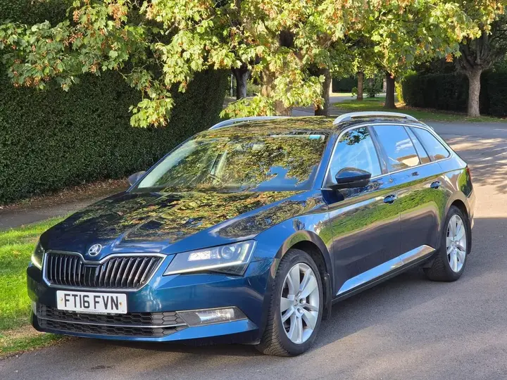 Skoda Superb 2016 photo 2