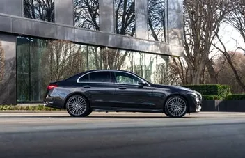 Mercedes-Benz C 200 2026 photo 3