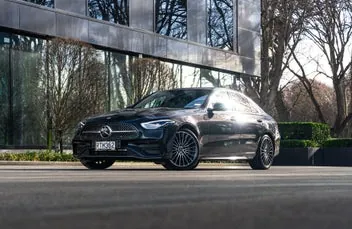 Mercedes-Benz C 200 2026 photo 2