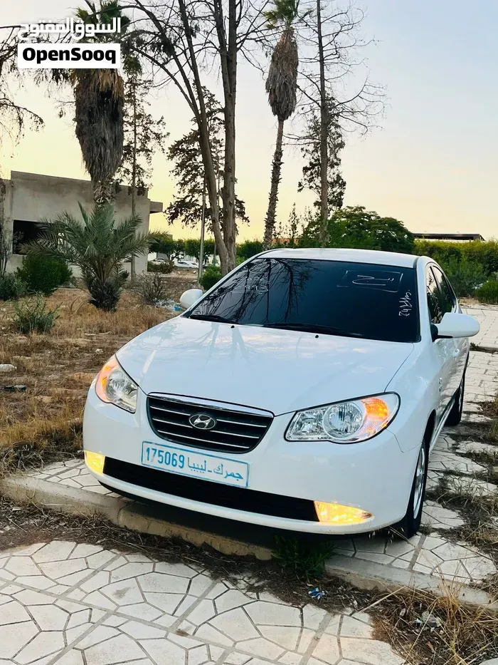Hyundai Avante 2010 photo 2