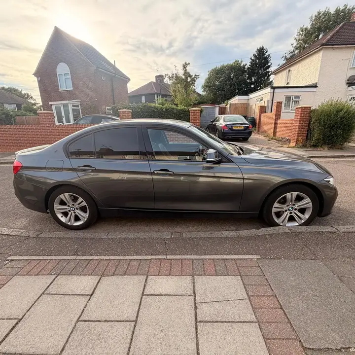BMW 3 Series 2017 photo 2