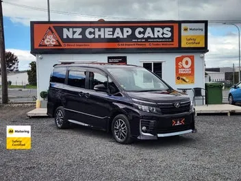 Toyota Voxy 2017 photo 2