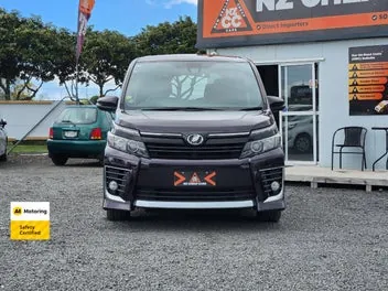 Toyota Voxy 2017 photo 3