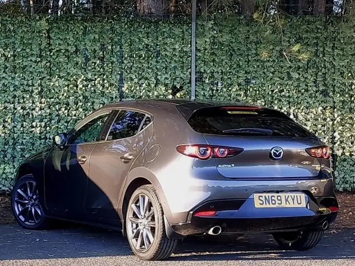 Mazda Mazda3 2019 photo 2