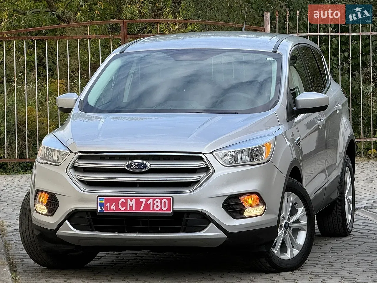 Ford Escape 2019 photo 2