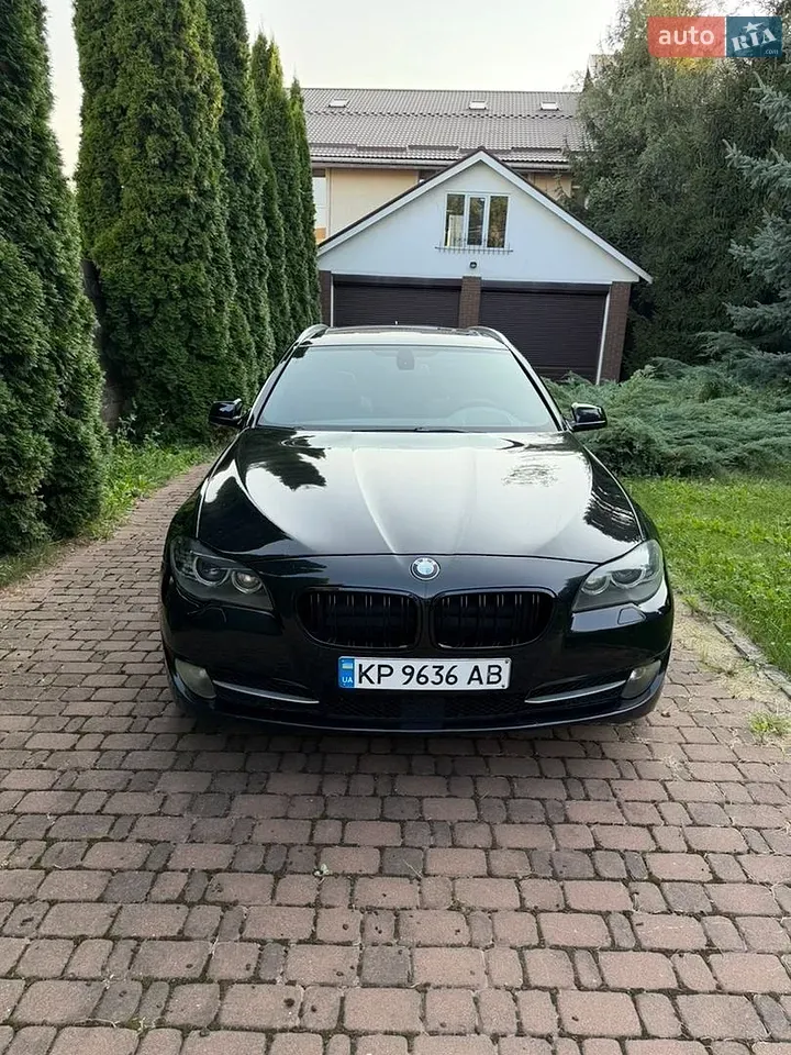 BMW 5 Series 2012 photo 2