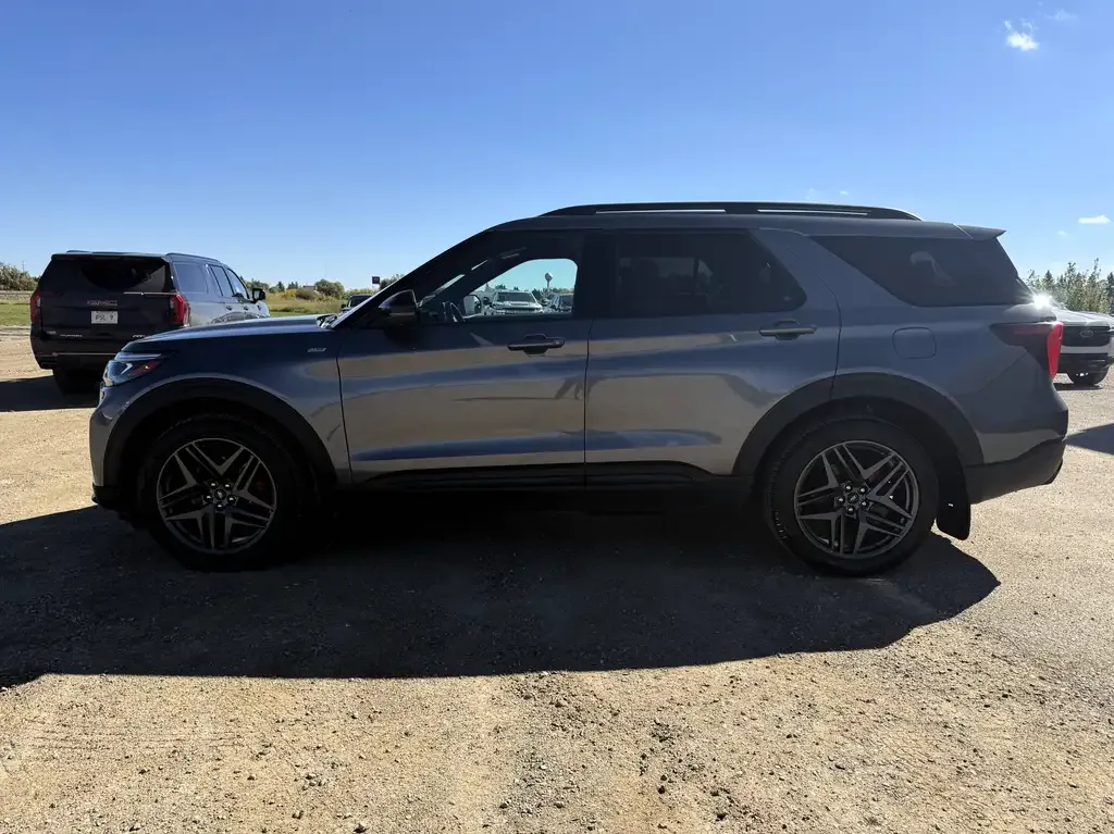 Ford Explorer 2025 photo 2