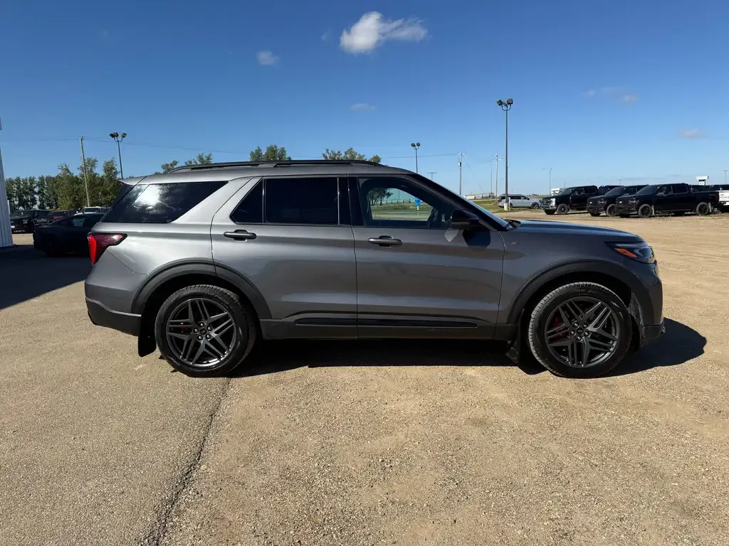 Ford Explorer 2025 photo 5