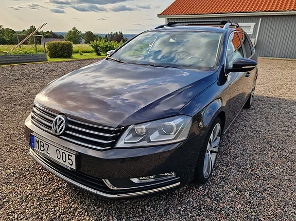 Volkswagen Passat 2011 photo 2
