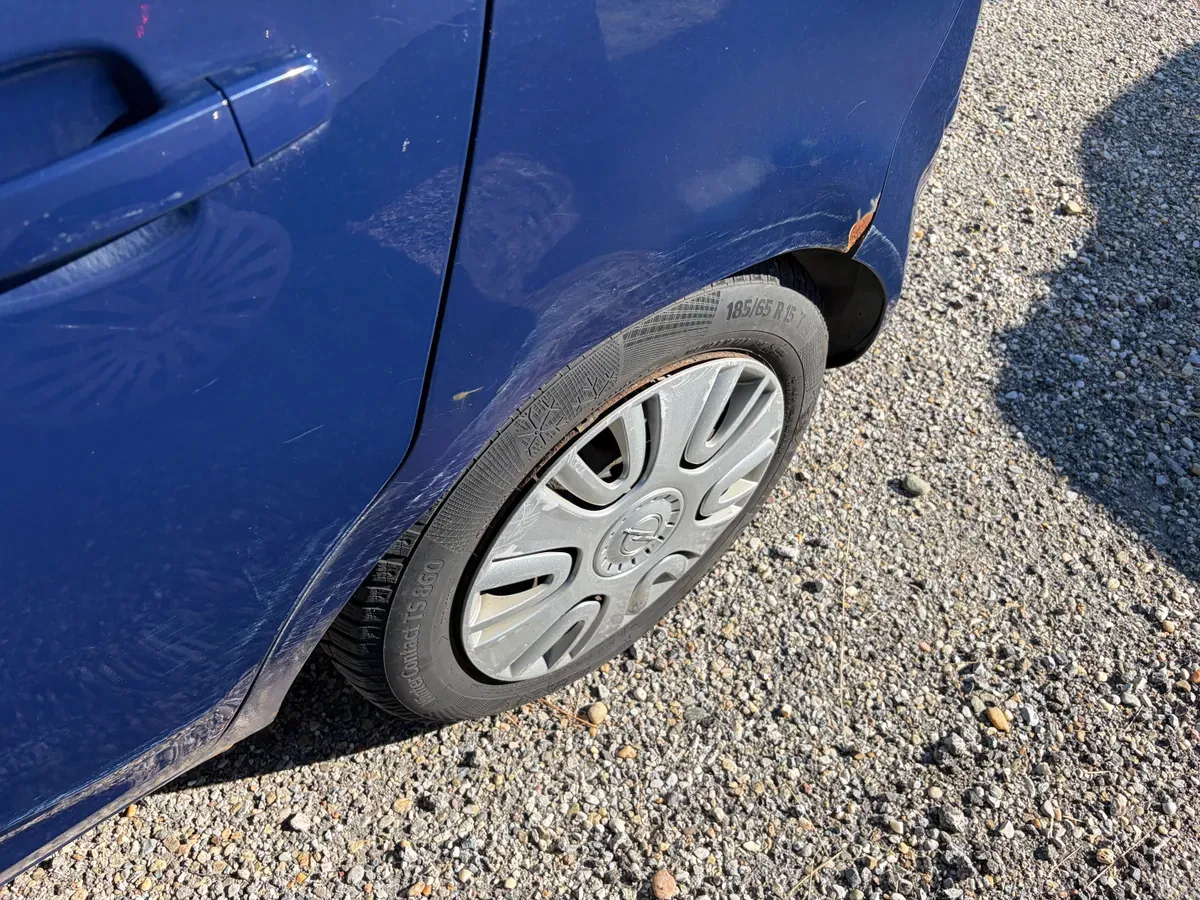 Opel Corsa 2010 photo 3
