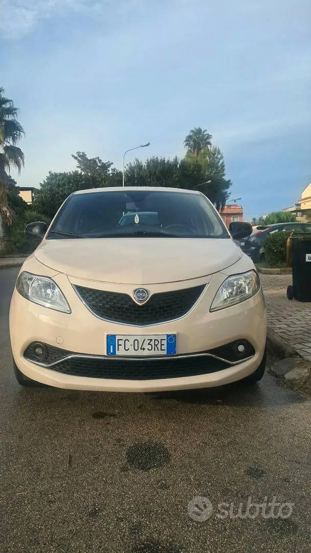 Lancia Ypsilon