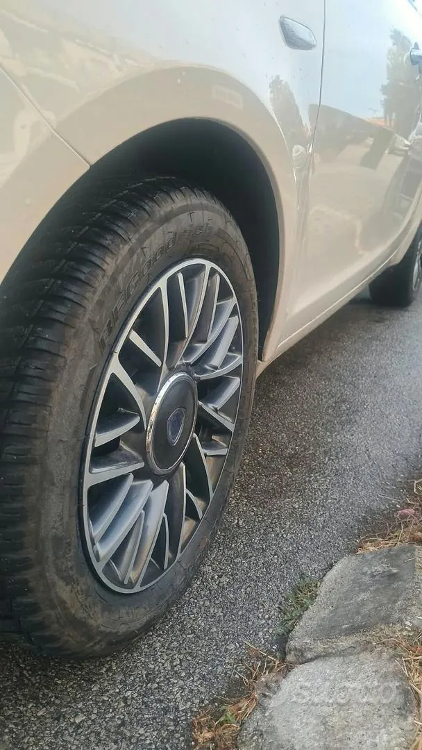 Lancia Ypsilon 2016 photo 2