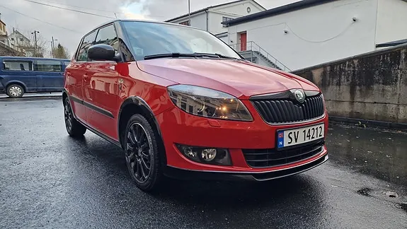 Skoda Fabia 2011 photo 2