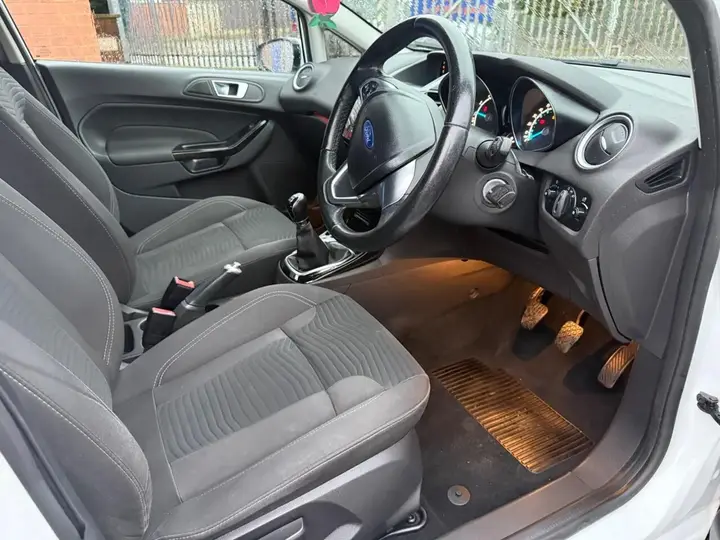 Ford Fiesta 2015 photo 4