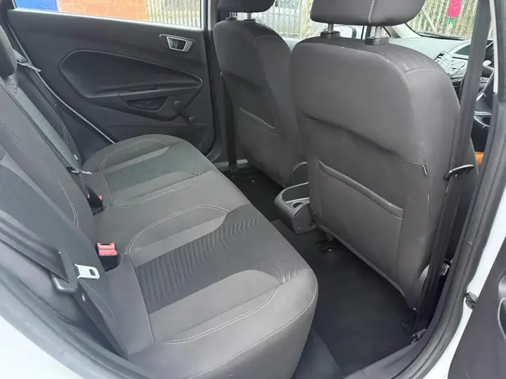 Ford Fiesta 2015 photo 5