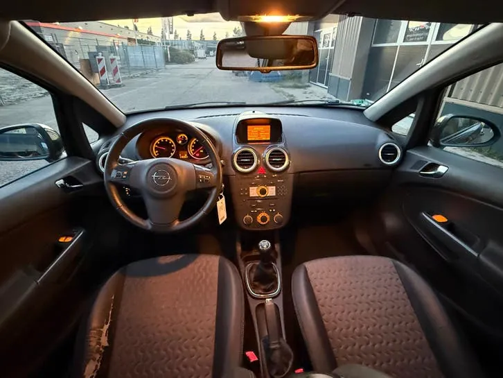 Opel Corsa 2011 photo 3