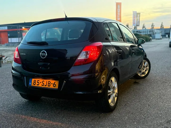 Opel Corsa 2011 photo 2
