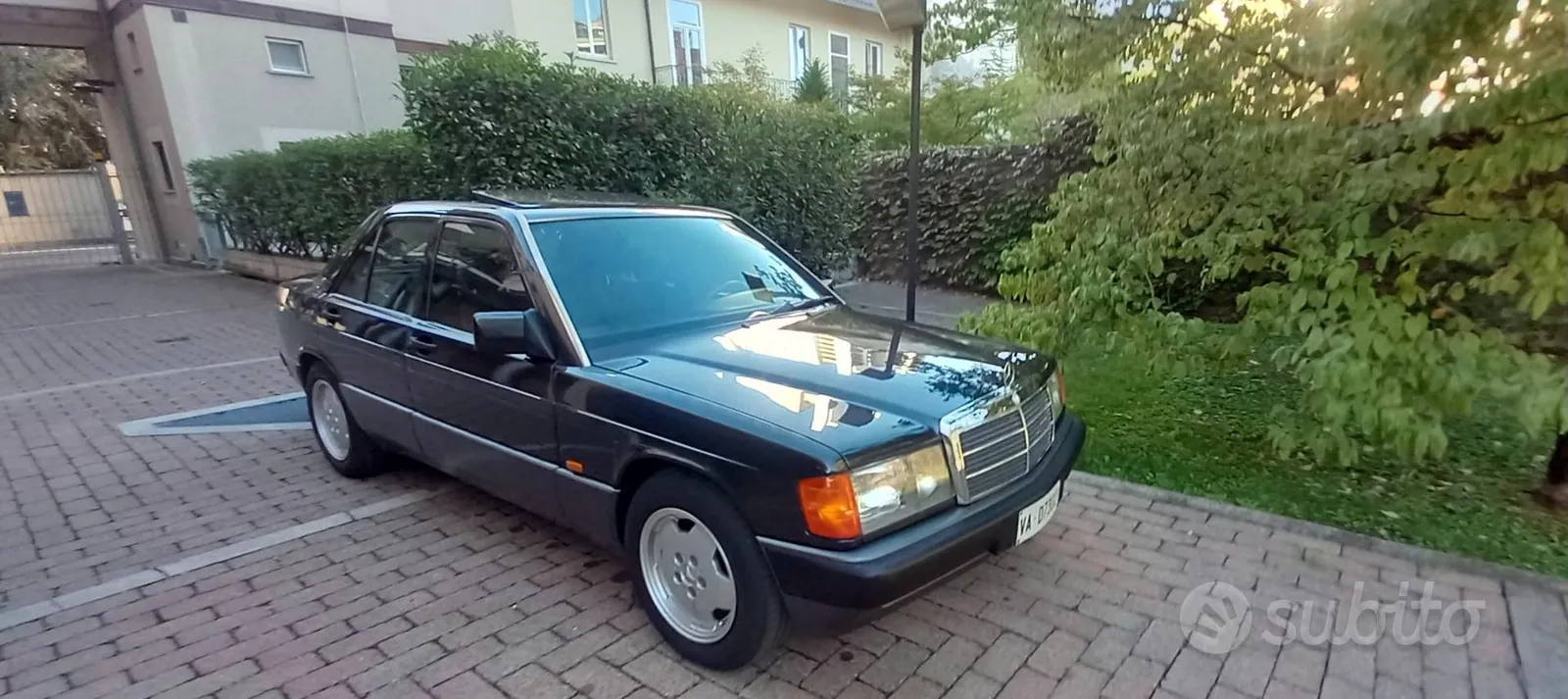Mercedes-Benz 190E 1992 photo 3
