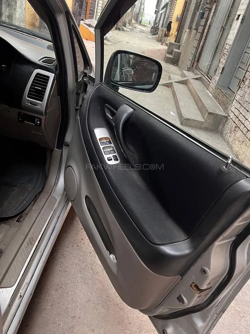 Suzuki Liana