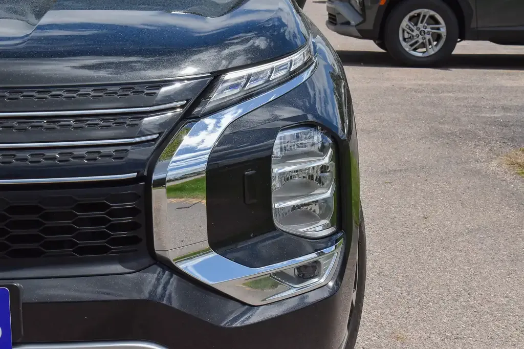 Mitsubishi Outlander 2023 photo 2