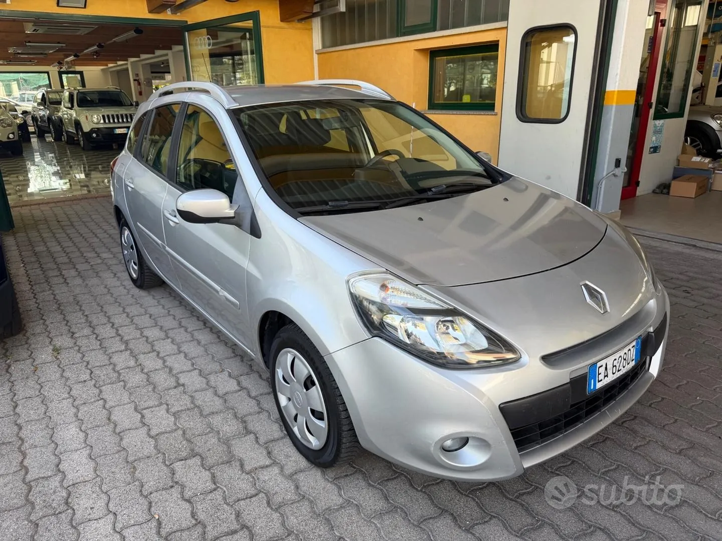 Renault Clio 2010 photo 3