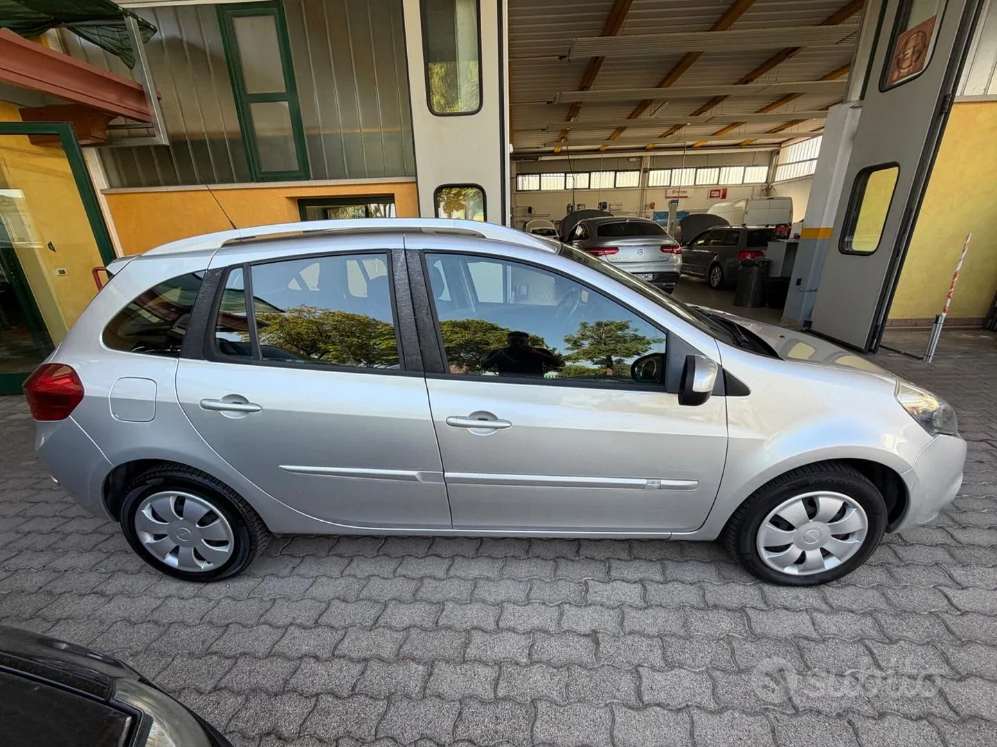 Renault Clio 2010 photo 4