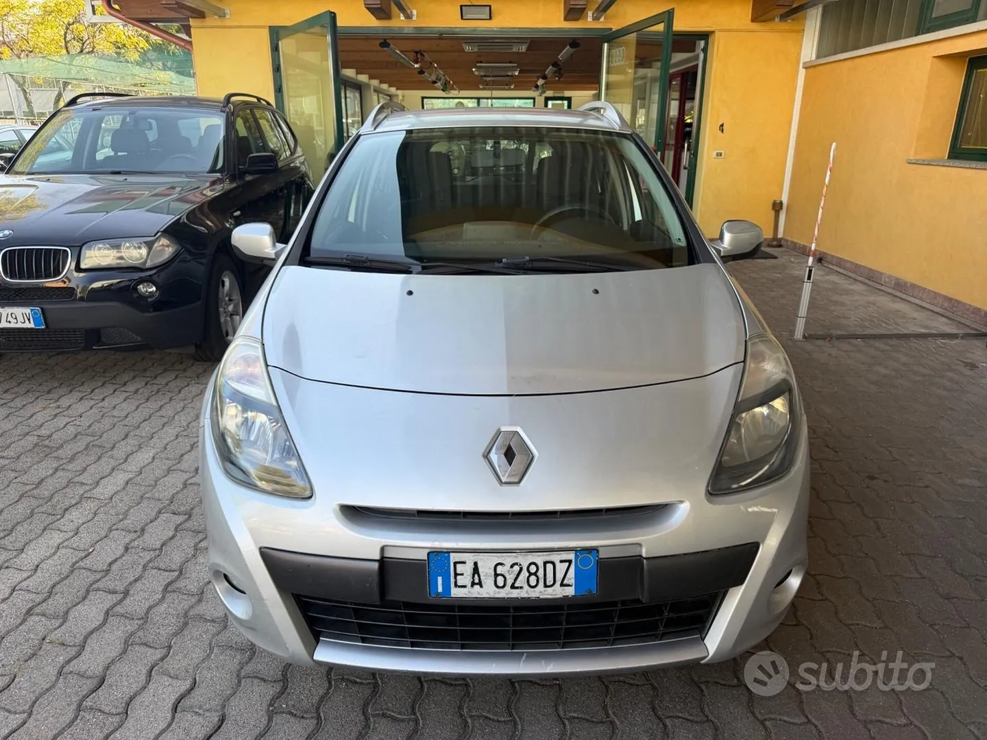 Renault Clio 2010 photo 2