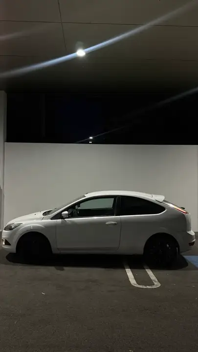 Ford Focus 2009 photo 2