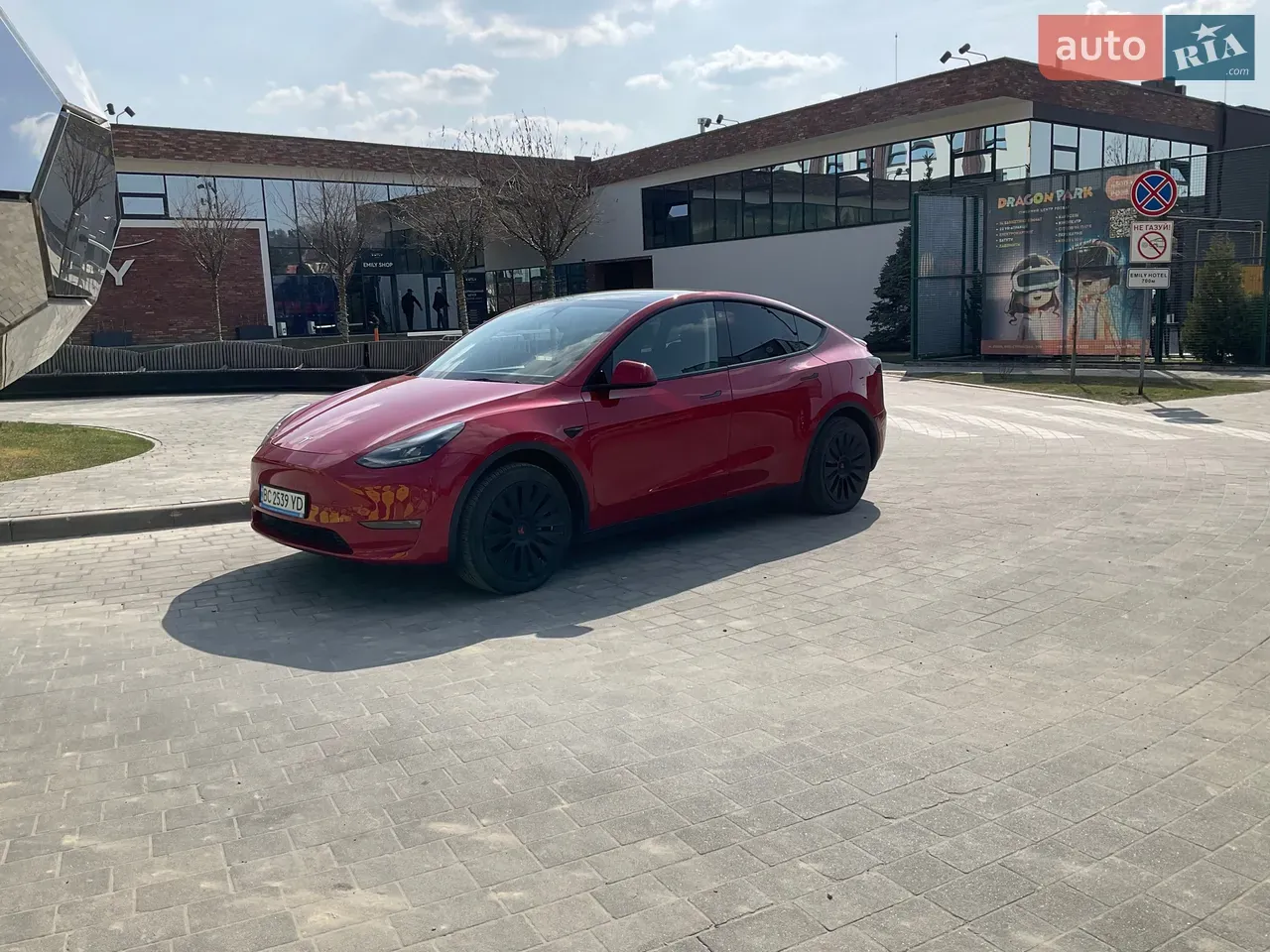 Tesla Model Y 2023 photo 4