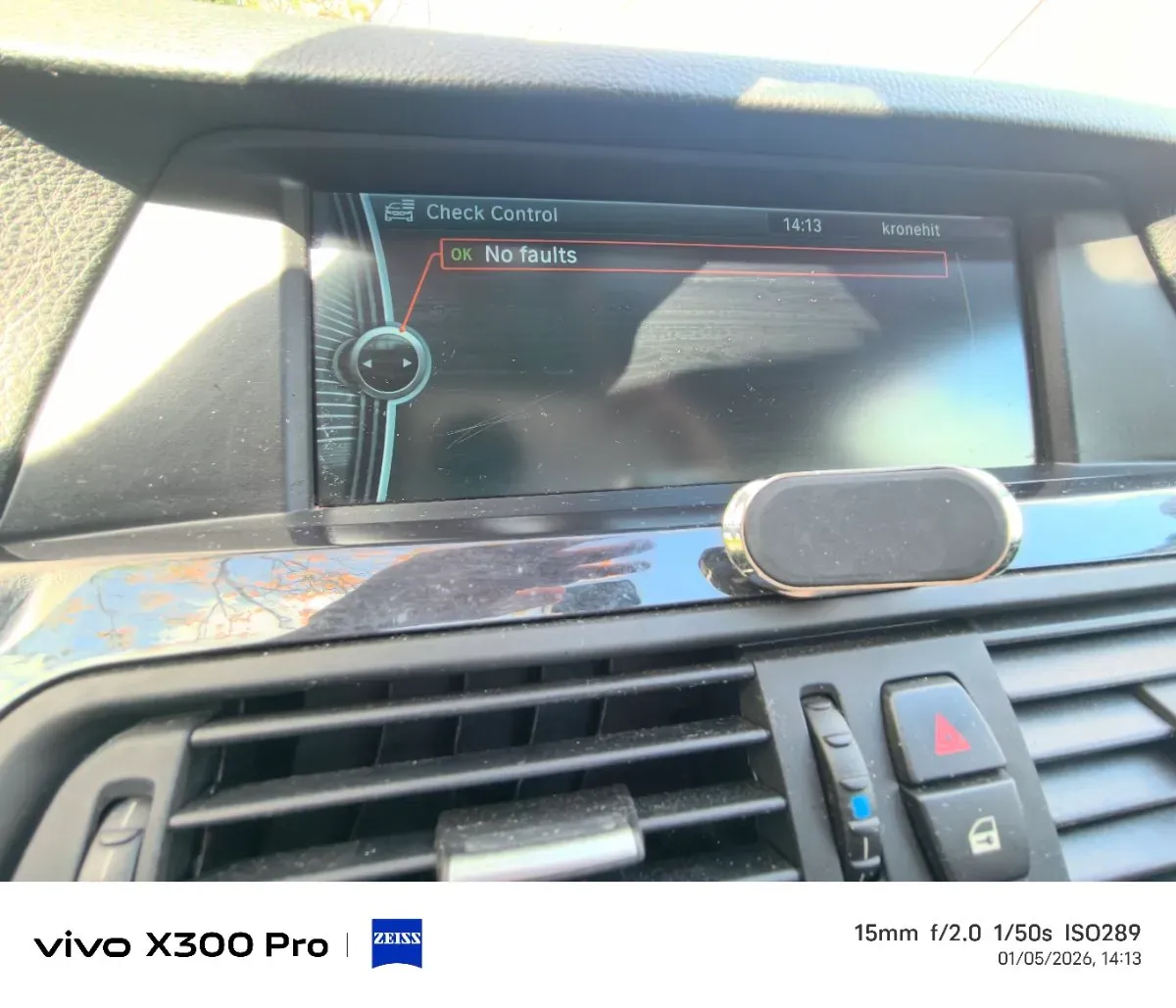 BMW 5 Series 2012 photo 2