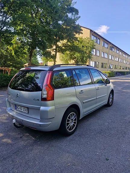 Citroen Grand C4 Picasso 2010 photo 4