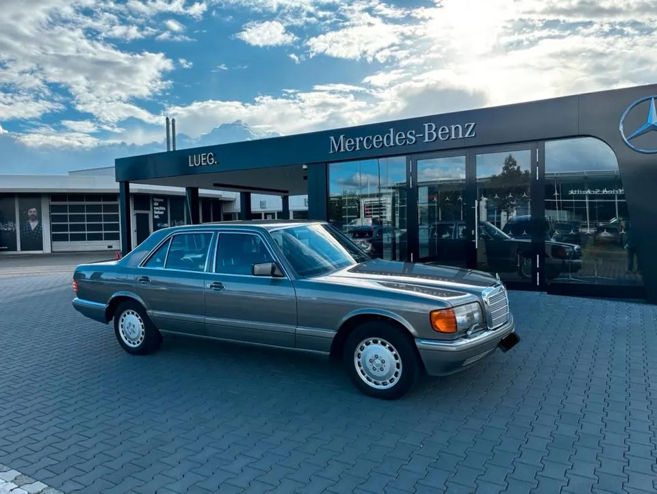 Mercedes-Benz W126