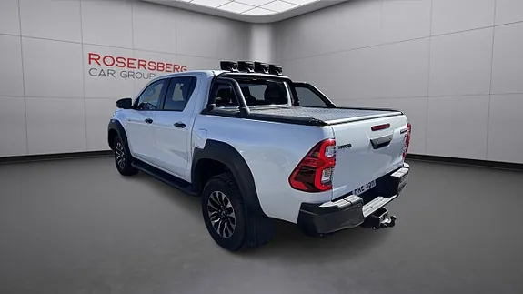 Toyota Hilux 2023 photo 2