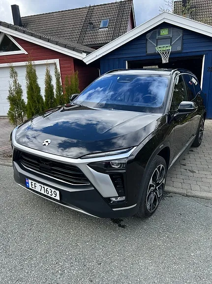NIO Es8