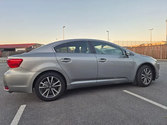 Toyota Avensis 2012 photo 5